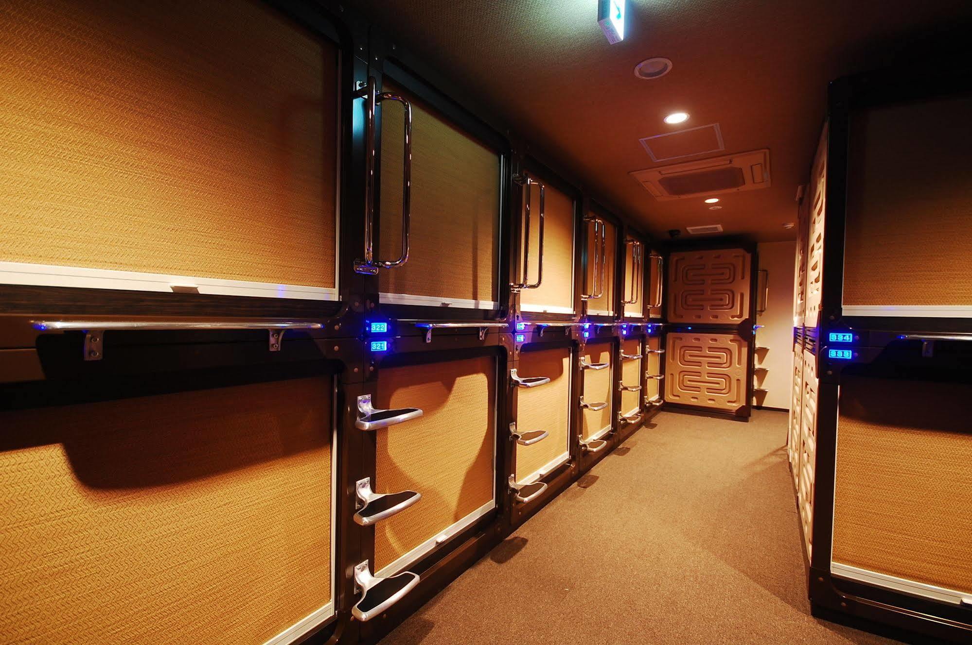 Anshin Oyado Ginza Shinbashi Station-for Men Kapselhotel *